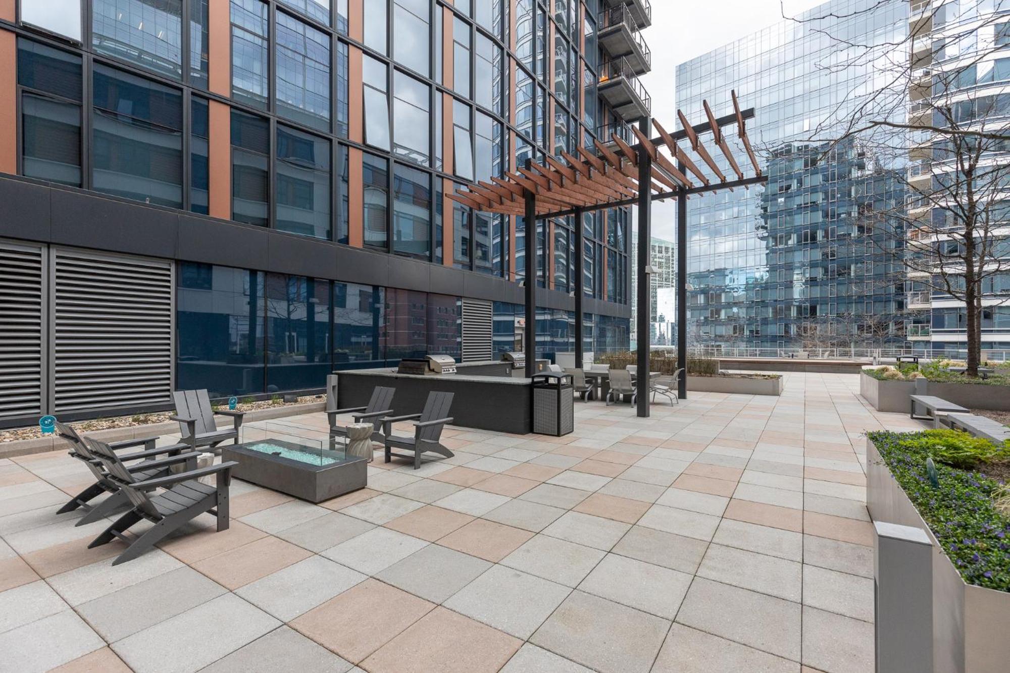 Modern With Water Views Apartment Boston